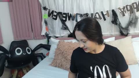 Snapshot of scarletlevis chatting on 29, 10, 2025 scarlet online show from 29, 10, 2025