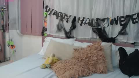 Snapshot of scarletlevis chatting on 31, 10, 2025 scarlet online show from 31, 10, 2025