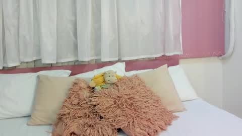 Snapshot of scarletlevis chatting on 26, 11, 2025 scarlet online show from 26, 11, 2025