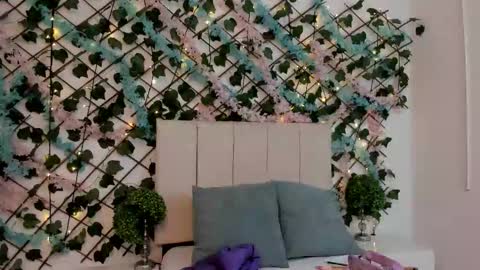 Snapshot of scarletlevis chatting on 27, 11, 2025 scarlet online show from 27, 11, 2025