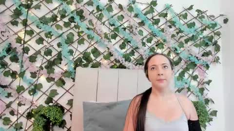 Snapshot of scarletlevis chatting on 29, 11, 2025 scarlet online show from 29, 11, 2025