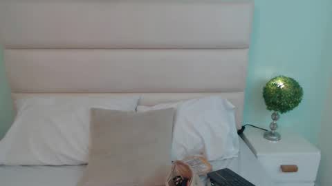 Snapshot of scarletlevis chatting on 13, 3, 2026 scarlet online show from 13, 3, 2026