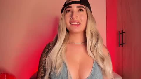 SCARLETT COLLINS online show from 10, 10, 2025