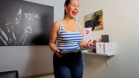 Snapshot of scarlett_moore_ chatting on 6, 5, 2026 Scarlett online show from 6, 5, 2026