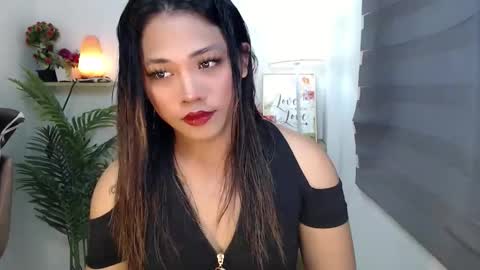 Snapshot of scarlett_sofia69 chatting on 28, 11, 2025 online show from 28, 11, 2025