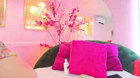 Snapshot of scarlette04 chatting on 18, 2, 2026 SCARLETTE online show from 18, 2, 2026