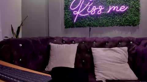 Scarlet online show from 12, 11, 2025