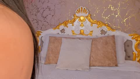 scarlettwallace online show from 2, 2, 2025