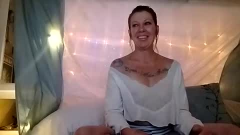 Snapshot of scherstin chatting on 2, 12, 2025 Scherstin online show from 2, 12, 2025