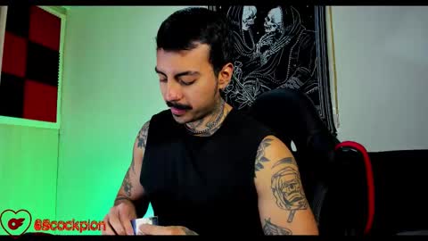 Snapshot of scockpion_ chatting on 5, 10, 2025 Alejandro help me to reach 200 thumps up online show from 5, 10, 2025