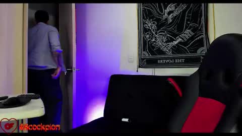 Snapshot of scockpion_ chatting on 19, 10, 2025 Alejandro help me to reach 200 thumps up online show from 19, 10, 2025