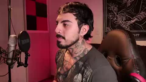 Alejandro help me to reach 200 thumps up online show from 2, 7, 2026