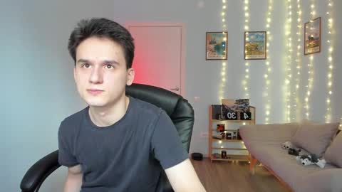 Snapshot of scooby_r chatting on 17, 12, 2024 Thomas brunette and Alex blond online show from 17, 12, 2024