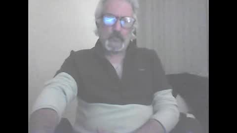 Snapshot of seantheflyer chatting on 4, 10, 2025 seantheflyer online show from 4, 10, 2025