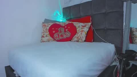 Snapshot of sebas_n_aly chatting on 11, 9, 2025 ely online show from 11, 9, 2025