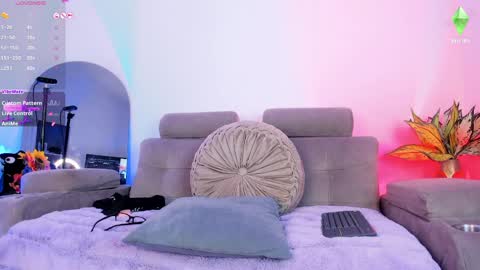     .  INDEPENDENT MODEL online show from 7, 4, 2026