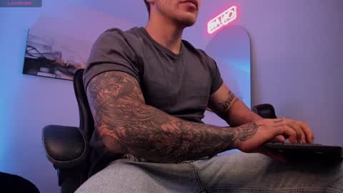 Snapshot of sebastianortizm chatting on 17, 1, 2025 Lucian Sinclair online show from 17, 1, 2025