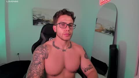 Snapshot of sebastianortizm chatting on 20, 2, 2025 Lucian Sinclair online show from 20, 2, 2025