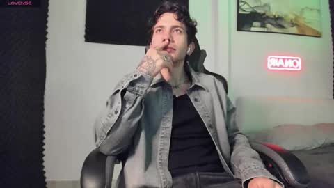 Snapshot of sebastianortizm chatting on 15, 2, 2026 Lucian Sinclair online show from 15, 2, 2026