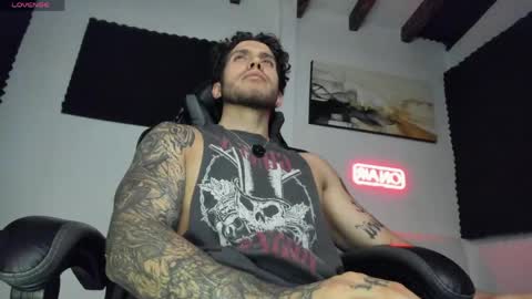 Snapshot of sebastianortizm chatting on 22, 4, 2026 Lucian Sinclair online show from 22, 4, 2026