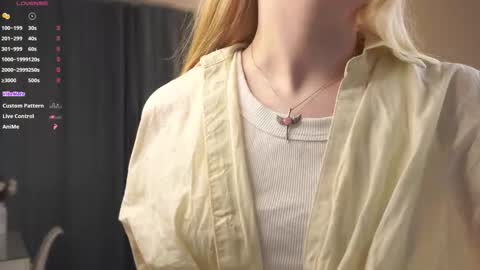 Snapshot of sebrinarainha chatting on 1, 10, 2025 Rina online show from 1, 10, 2025