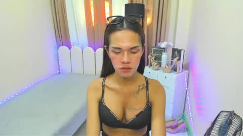Snapshot of seductive_aliyah chatting on 27, 5, 2026 aliyah online show from 27, 5, 2026