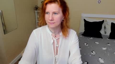 seductive_foxy_ online show from 17, 9, 2025