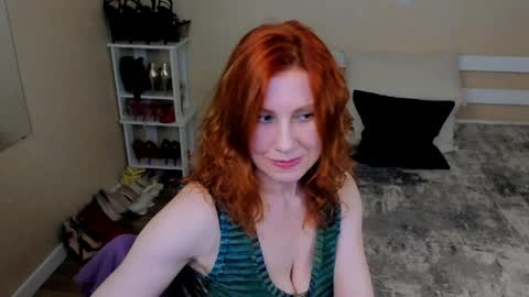 Snapshot of seductive_foxy_ chatting on 22, 5, 2026 seductive_foxy_ online show from 22, 5, 2026