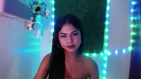 selena_fox2000 online show from 18, 4, 2026