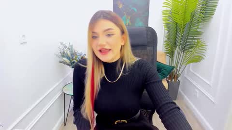 Snapshot of selenaemoore chatting on 13, 9, 2025 selenaemoore online show from 13, 9, 2025