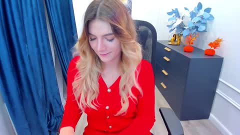 Snapshot of selenaemoore chatting on 17, 10, 2025 selenaemoore online show from 17, 10, 2025