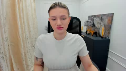 selenaemoore online show from 30, 5, 2026