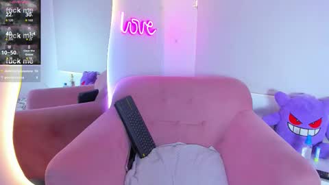 Snapshot of selene_swee chatting on 8, 11, 2025 selene_swee online show from 8, 11, 2025