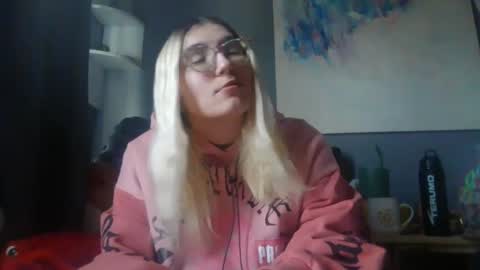 Snapshot of selenebaby chatting on 24, 12, 2024 Selene online show from 24, 12, 2024