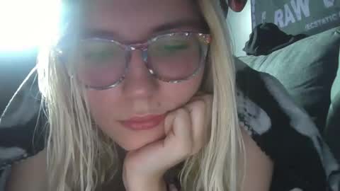 Snapshot of selenebaby chatting on 1, 1, 2025 Selene online show from 1, 1, 2025