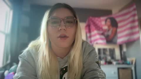 Snapshot of selenebaby chatting on 9, 3, 2025 Selene online show from 9, 3, 2025