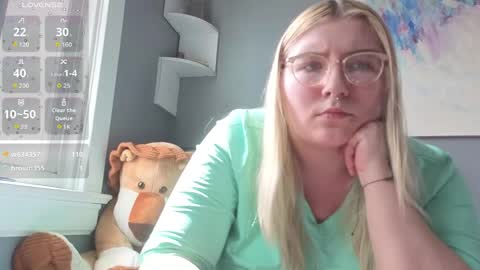 Snapshot of selenebaby chatting on 16, 4, 2026 Selene online show from 16, 4, 2026