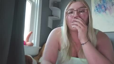 Snapshot of selenebaby chatting on 16, 4, 2026 Selene online show from 16, 4, 2026