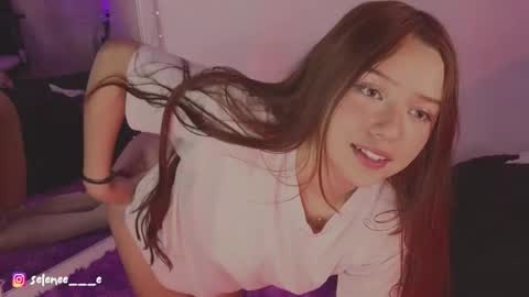 Snapshot of selenee___e chatting on 19, 2, 2025 selene online show from 19, 2, 2025