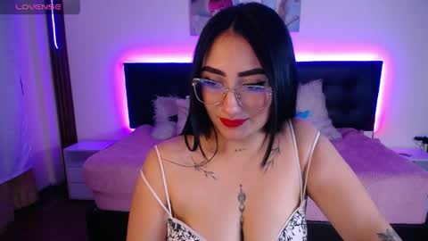 Snapshot of selenemore chatting on 27, 5, 2026 Selene online show from 27, 5, 2026
