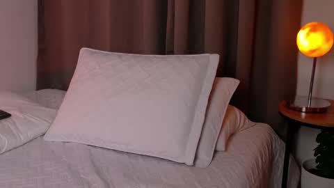 Snapshot of selenenova chatting on 3, 3, 2026 Selene Nova online show from 3, 3, 2026