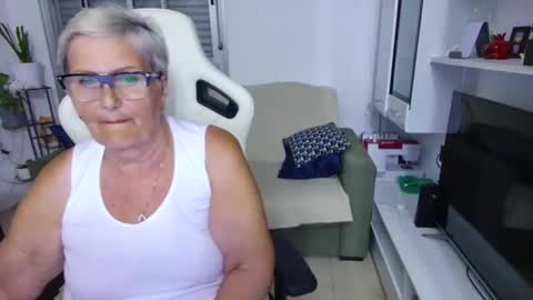 Snapshot of selenna57 chatting on 25, 5, 2026 Selenna online show from 25, 5, 2026