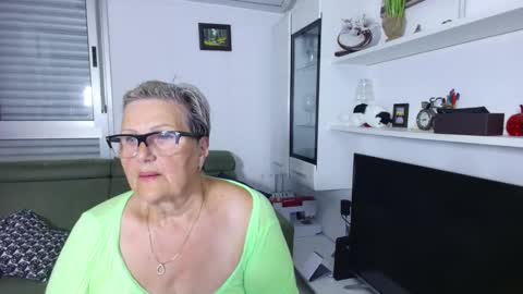 Snapshot of selenna57 chatting on 9, 6, 2026 Selenna online show from 9, 6, 2026