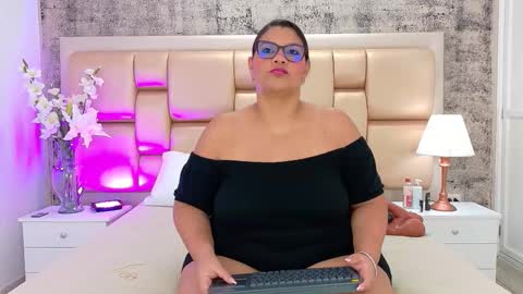 Selenna Cooper online show from 1, 12, 2025