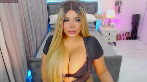 Kyla Yung online show from 22, 10, 2025