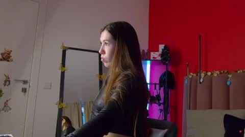 Nicole online show from 6, 4, 2026