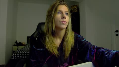 Snapshot of sellena_angel chatting on 10, 5, 2026 sellena_angel online show from 10, 5, 2026