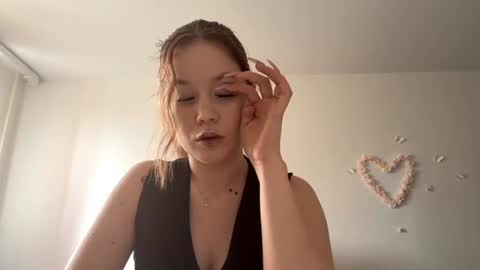 Snapshot of selmacalumag chatting on 27, 6, 2026 Lily online show from 27, 6, 2026