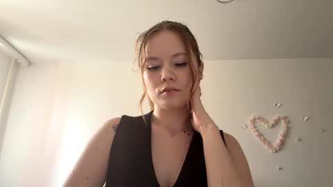 Snapshot of selmacalumag chatting on 27, 6, 2026 Lily online show from 27, 6, 2026