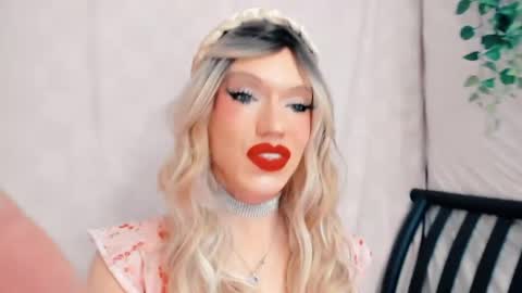 Snapshot of sensual_miss_mia chatting on 5, 5, 2026 Mia online show from 5, 5, 2026